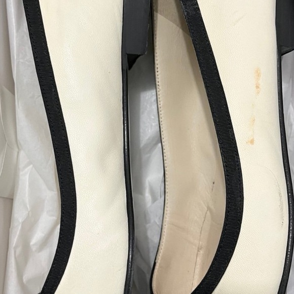 Authentic Chanel ballet flats white and black.
Classic shoes in good used cond - Picture 5 of 10